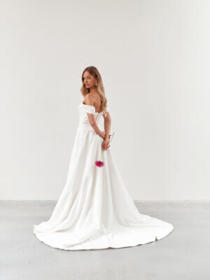 milena schmale, schlichte a linie mit carmen trägern und schlitz