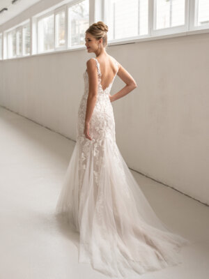 chloe fit and flare brautkleid mit ornamentaler spitze und glitzertüll