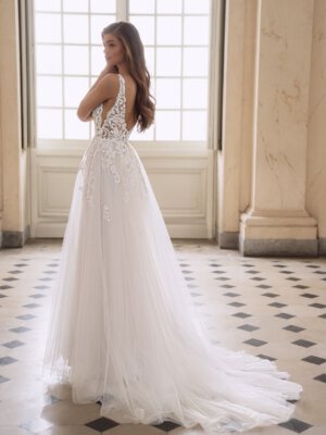 nisha leichte a linie mit breiten trägern und ornamentaler spitze