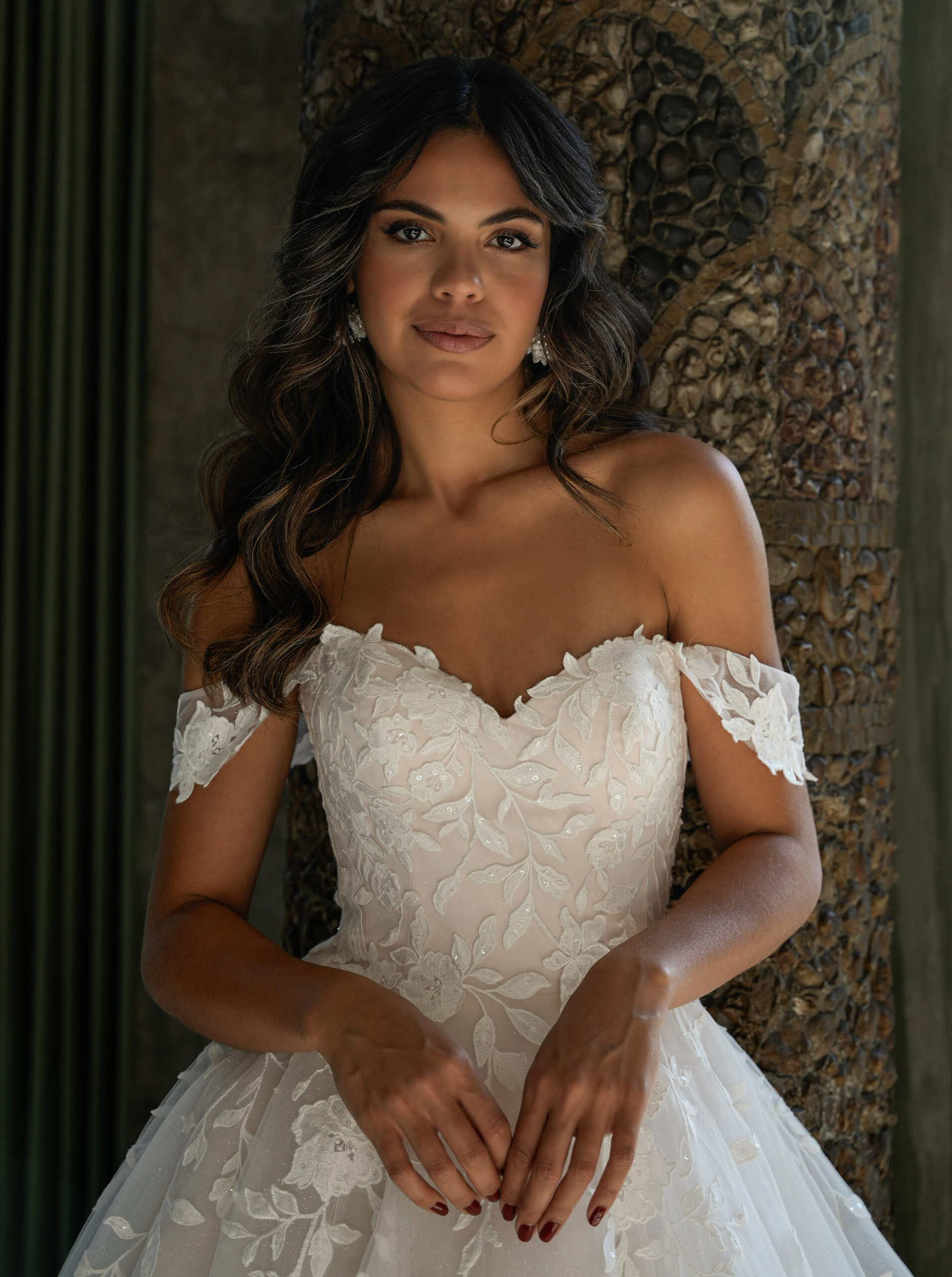 luana a linie mit herzausschnitt, blätterspitze und carmenträgern luana a linie mit herzausschnitt, blätterspitze und carmenträgern