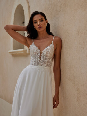 phia brautkleid mit blätterspitze, cut outs und spaghettiträgern