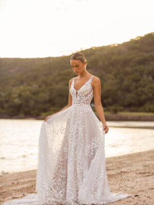 jaya a linie mit breiten trägern und viel blätterspitze