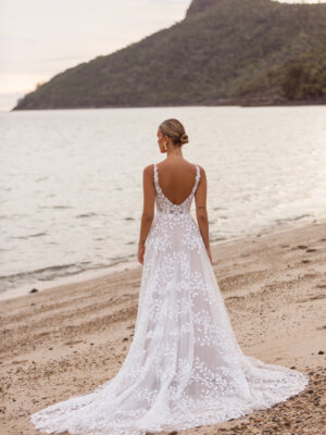 jaya a linie mit breiten trägern und viel blätterspitze