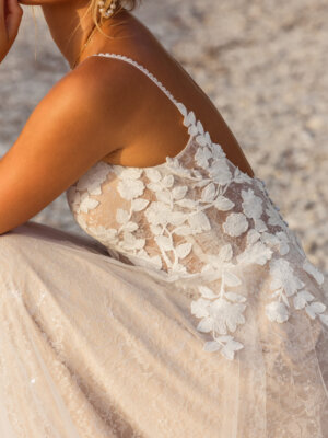 jenica a linie mit spaghettiträgern, v ausschnitt und spitze