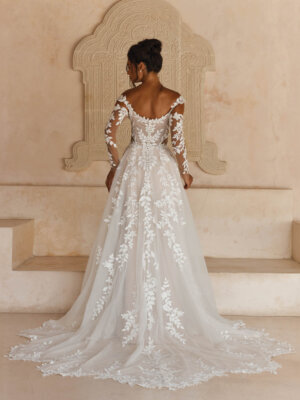 landon a linie mit blätterspitze und tiefem ausschnitt