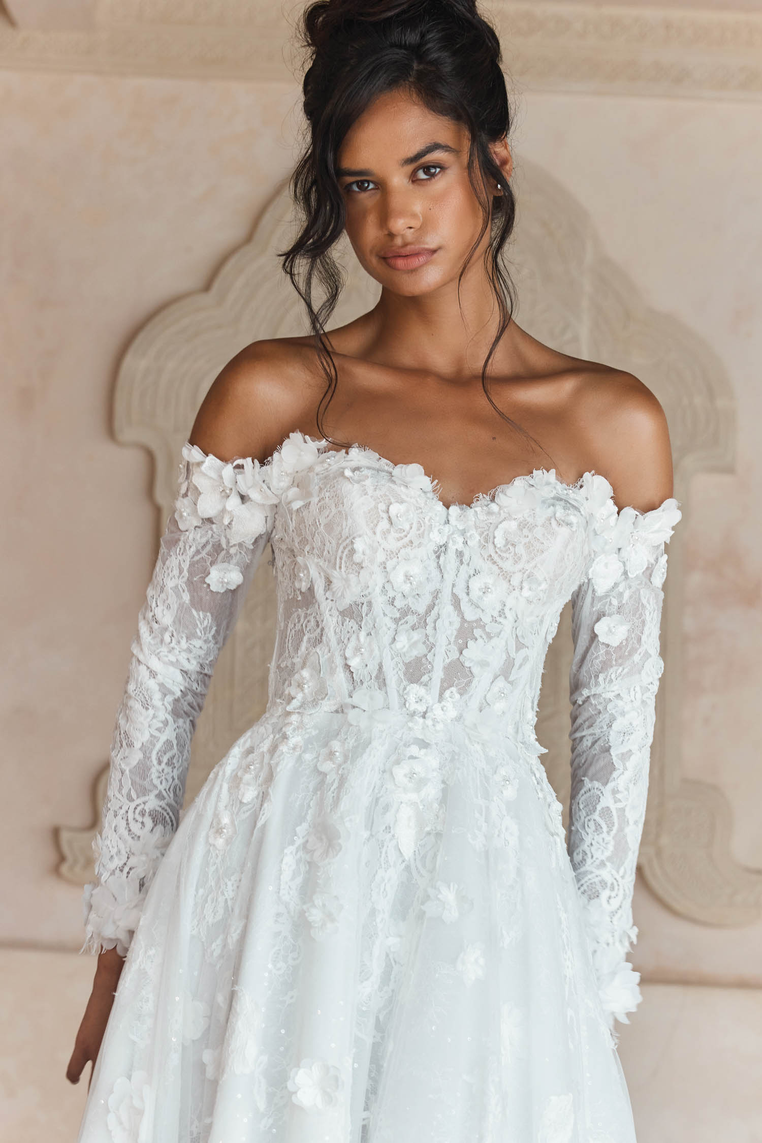 lucia brautkleid mit herzausschnitt, 3d blüten und Ärmeln lucia brautkleid mit herzausschnitt, 3d blüten und Ärmeln