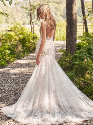 senai fit and flare brautkleid mit cut outs und langer schleppe