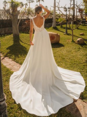 yeliz fließendes brautkleid mit breiten trägern und spitze