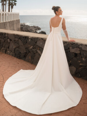 ida schlichtes brautkleid mit geradem ausschnitt und schlitz