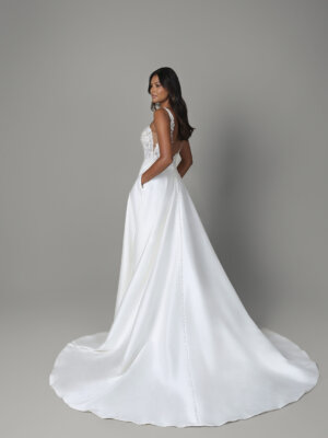 georgina a linie mit spitzen oberteil und schlichtem rock