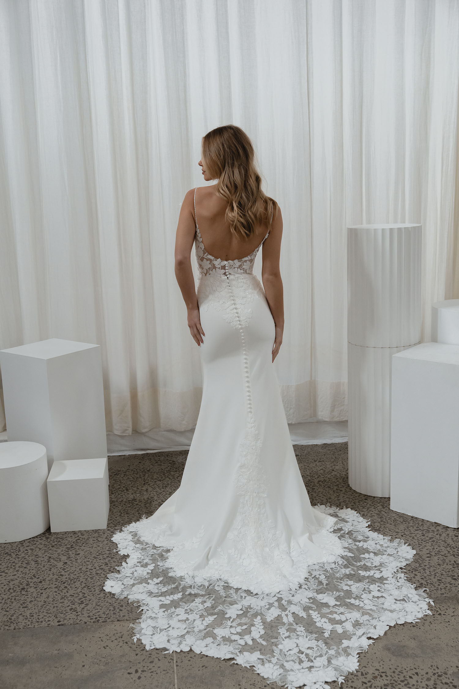 samson figurbetontes brautkleid mit matter spitze und trägern samson figurbetontes brautkleid mit matter spitze und trägern