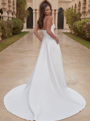 sally schlichte, trägerlose a linie mit schlitz und schleppe