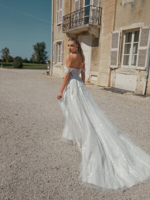 sarina a linie mit herzausschnitt, carmenträgern und spitze