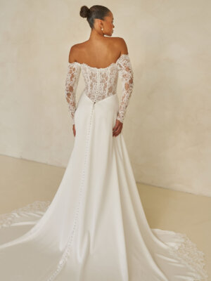 ward cleanes brautkleid mit spitzendetails und schlitz