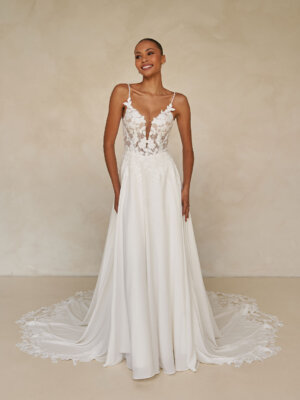 whyte leichtes brautkleid mit spitze und langer schleppe