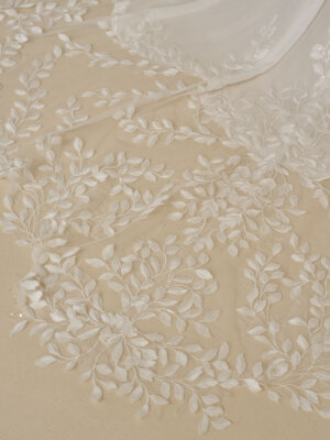 wilmott leichtes brautkleid mit blätterspitze und langer schleppe