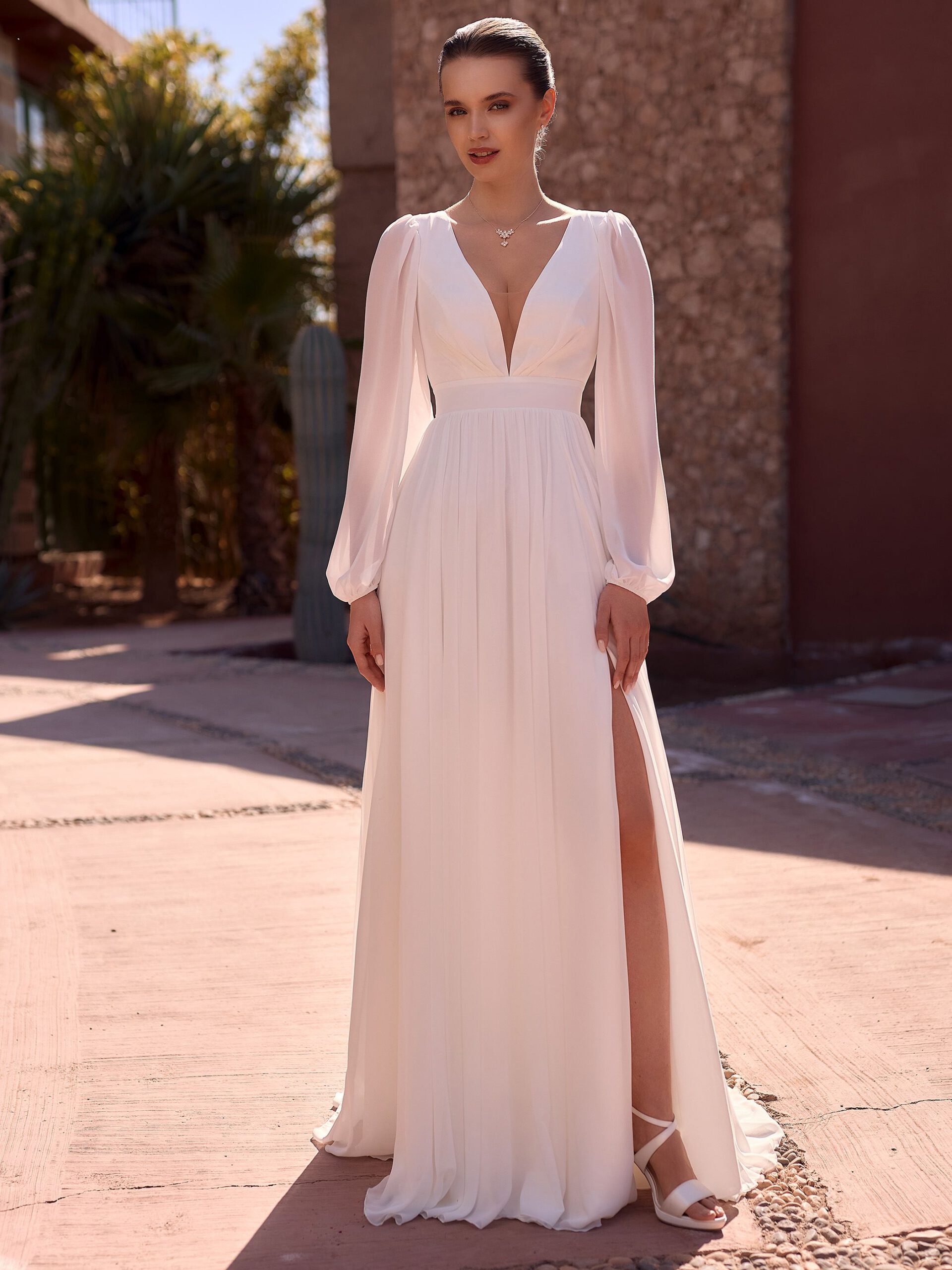 julie schlichtes brautkleid mit langen Ärmeln julie schlichtes brautkleid mit langen Ärmeln