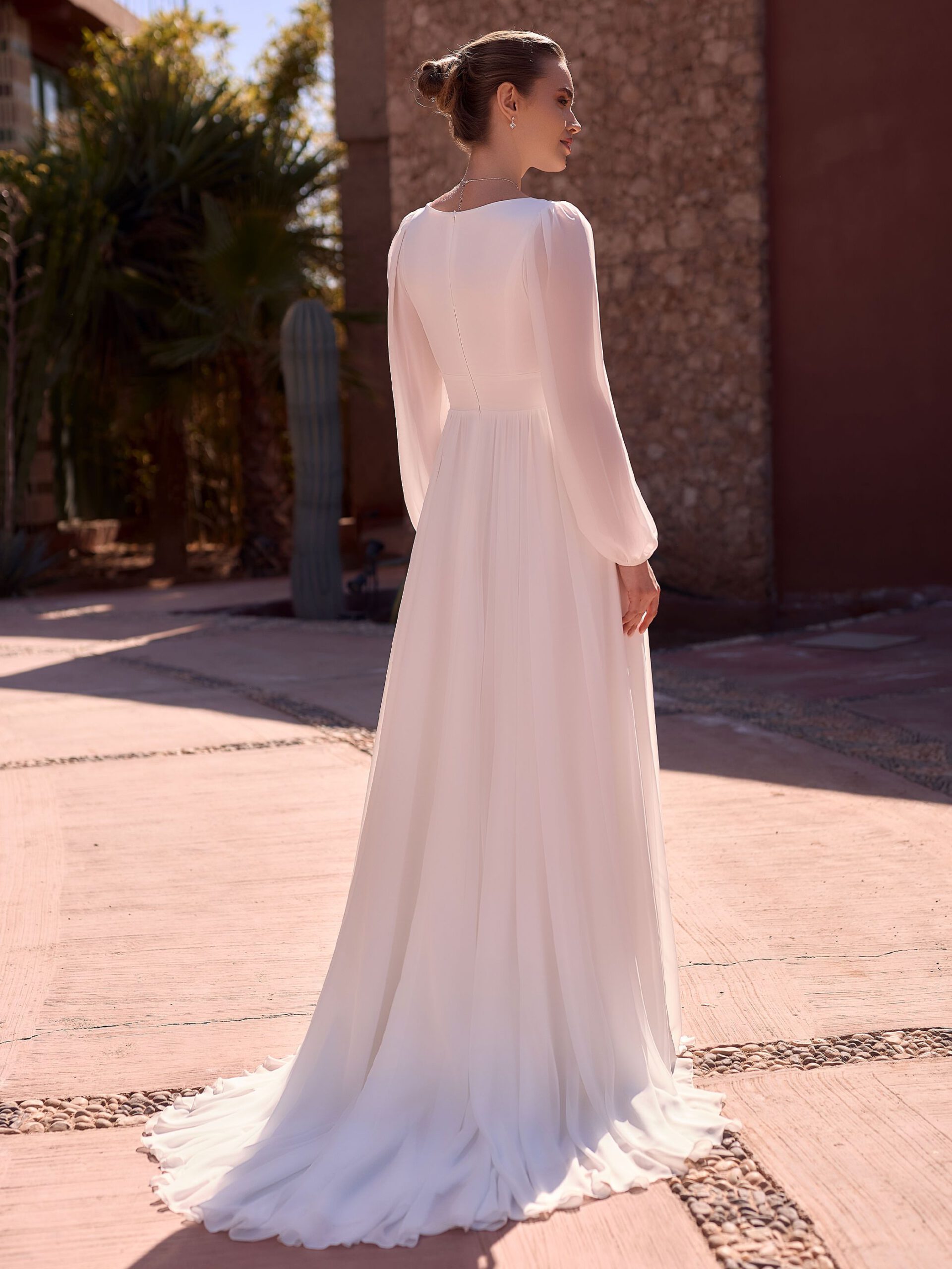 julie schlichtes brautkleid mit langen Ärmeln julie schlichtes brautkleid mit langen Ärmeln