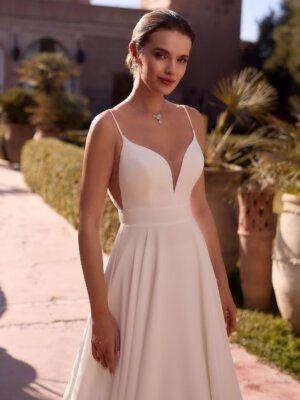 lucian schlichtes brautkleid mit cutouts und trägern