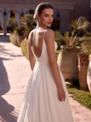lucian schlichtes brautkleid mit cutouts und trägern
