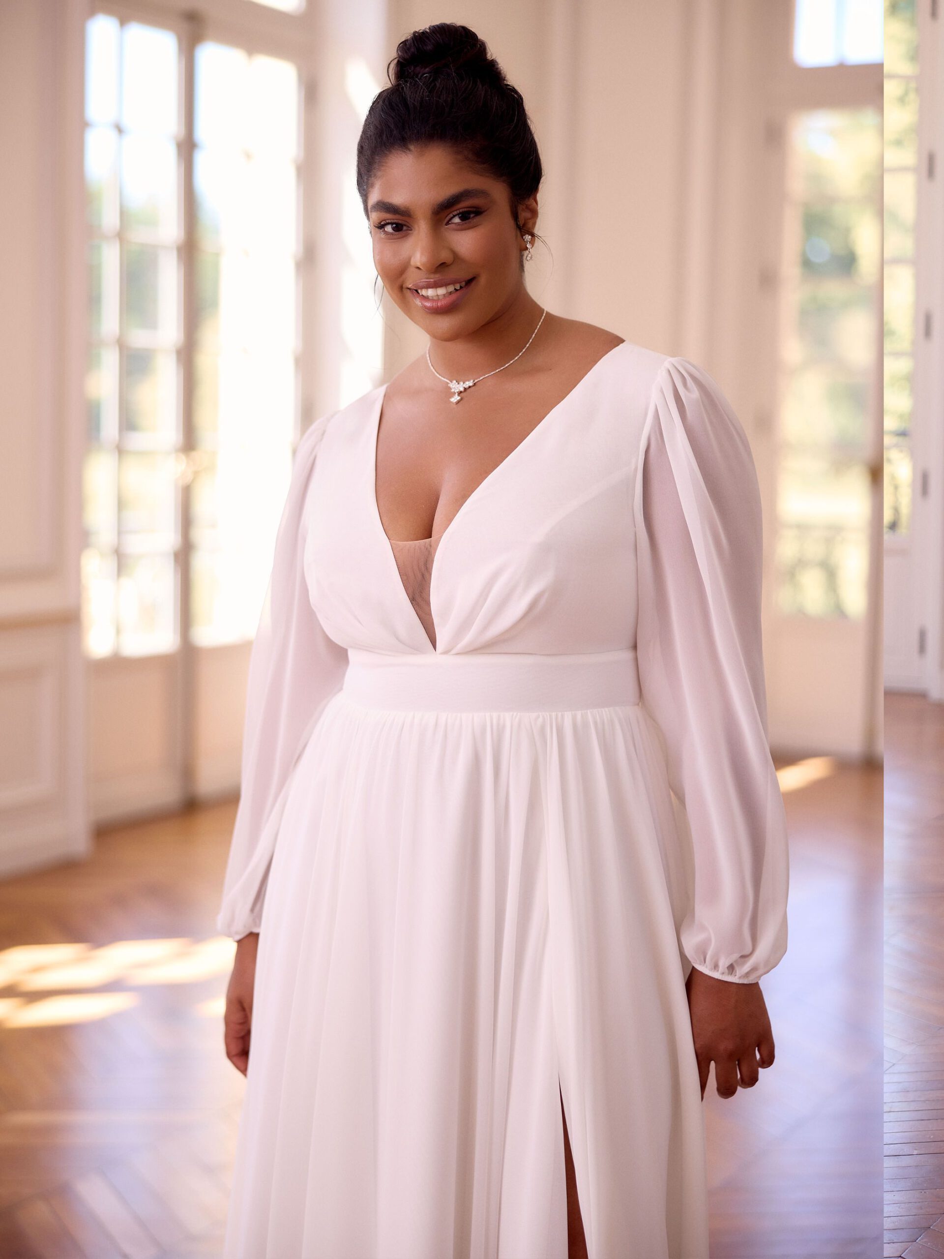 julie schlichtes brautkleid mit langen Ärmeln julie schlichtes brautkleid mit langen Ärmeln