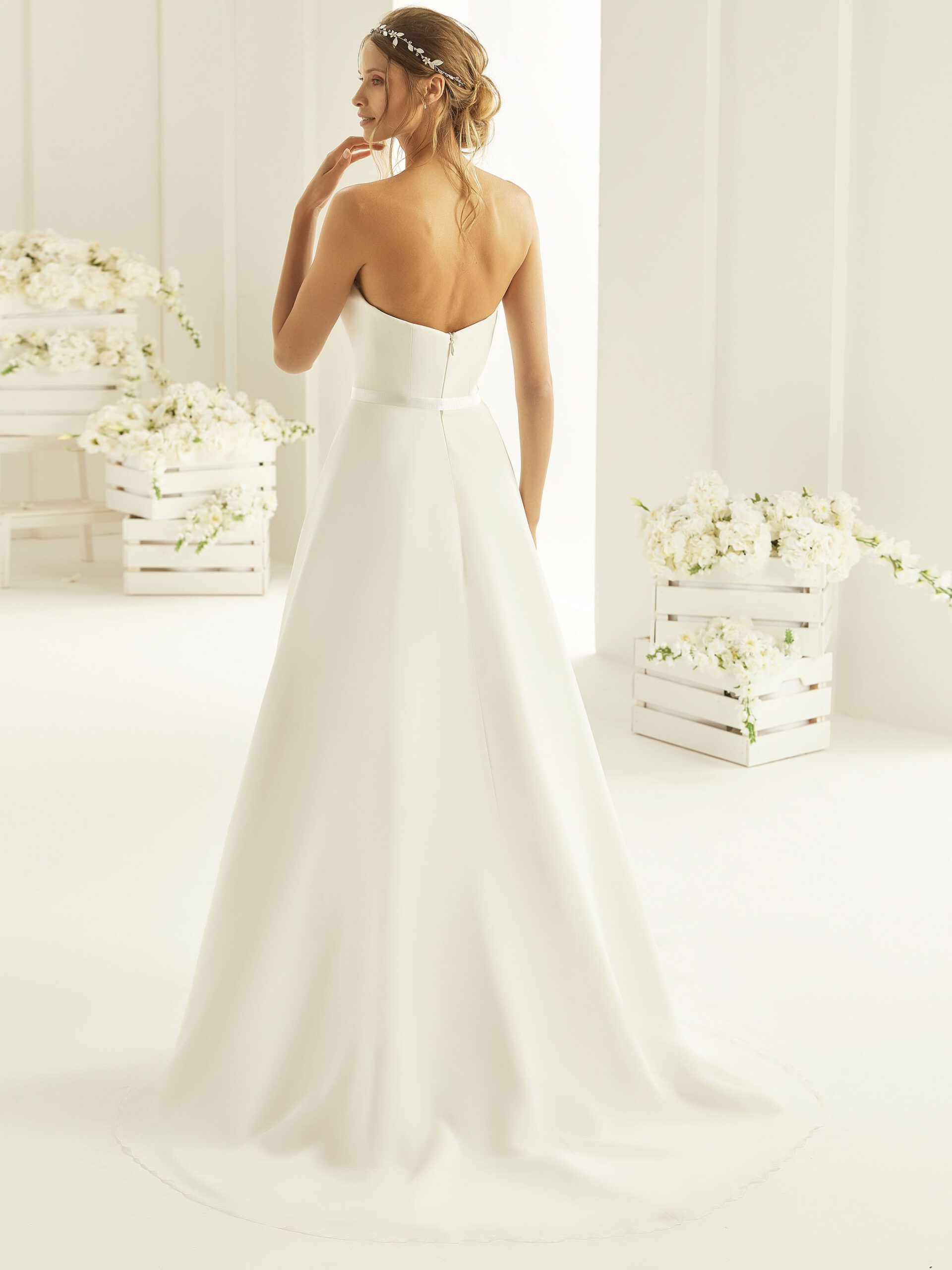 hannah schlichtes brautkleid mit herzausschnitt hannah schlichtes brautkleid mit herzausschnitt