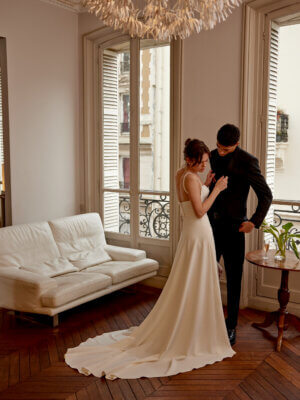 antonia cleanes brautkleid mit geradem ausschnitt und cutouts