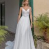 Leichtes Brautkleid aus fließendem Chiffon mit filigranen Spaghettiträgern und besticktem Spitzen-Mieder