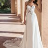 *COMING SOON* Ilvi - A-Linie mit definierter Basque Waist und Herzausschnitt Ballkleid-Brautkleid in Ivory mit ausgeprägter Basque-Waist-Taille, trägerlosem Herzausschnitt und floralen Spitzenapplikationen auf dem Tüllrock. Brautmode in Cuxhaven nahe Oldenburg und Bremen.