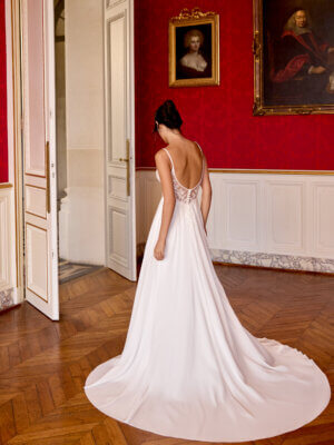 Lia fließendes Brautkleid mit Spaghettiträgern und Spitze