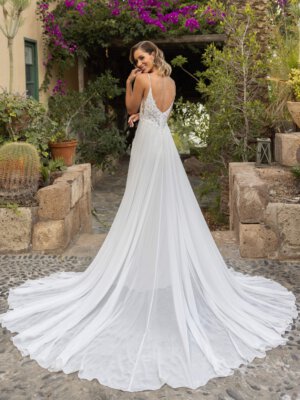 Leichtes Brautkleid aus fließendem Chiffon mit filigranen Spaghettiträgern und besticktem Spitzen-Mieder