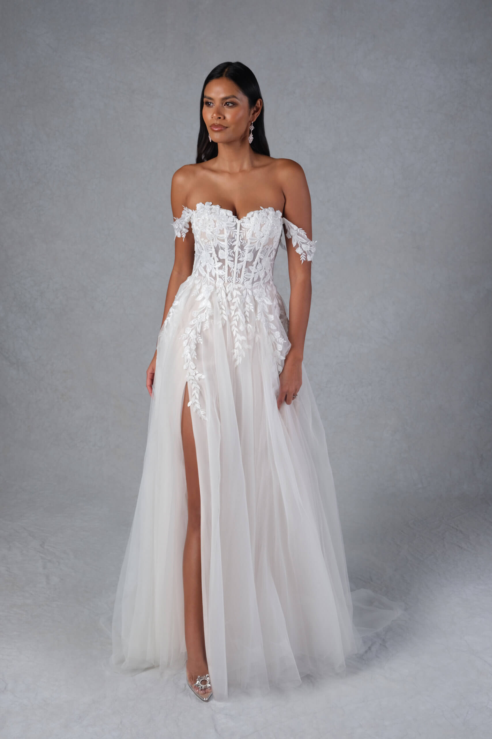 Brautkleid A-Linie mit Spitzenkorsage, hohen Beinschlitz und abnehmbaren Carmen-Trägern