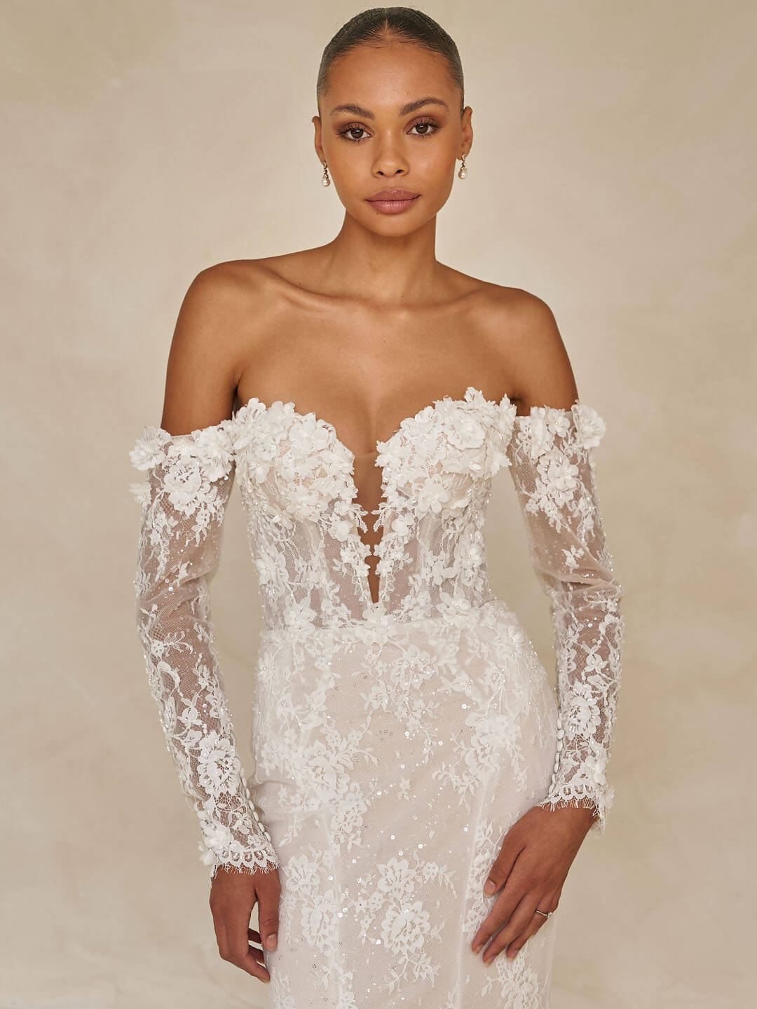 Fit and Flare Brautkleid mit Spiitze und Glitzer in Cuxhaven und nahe Stade.