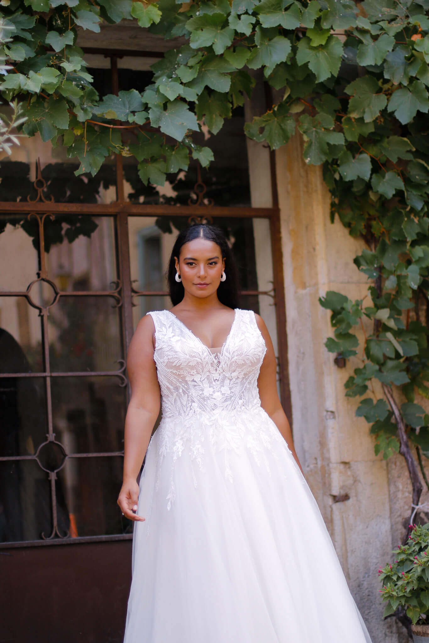 curvy brautkleid v ausschnitt spitzen bestickungen softtuell bremerhaven