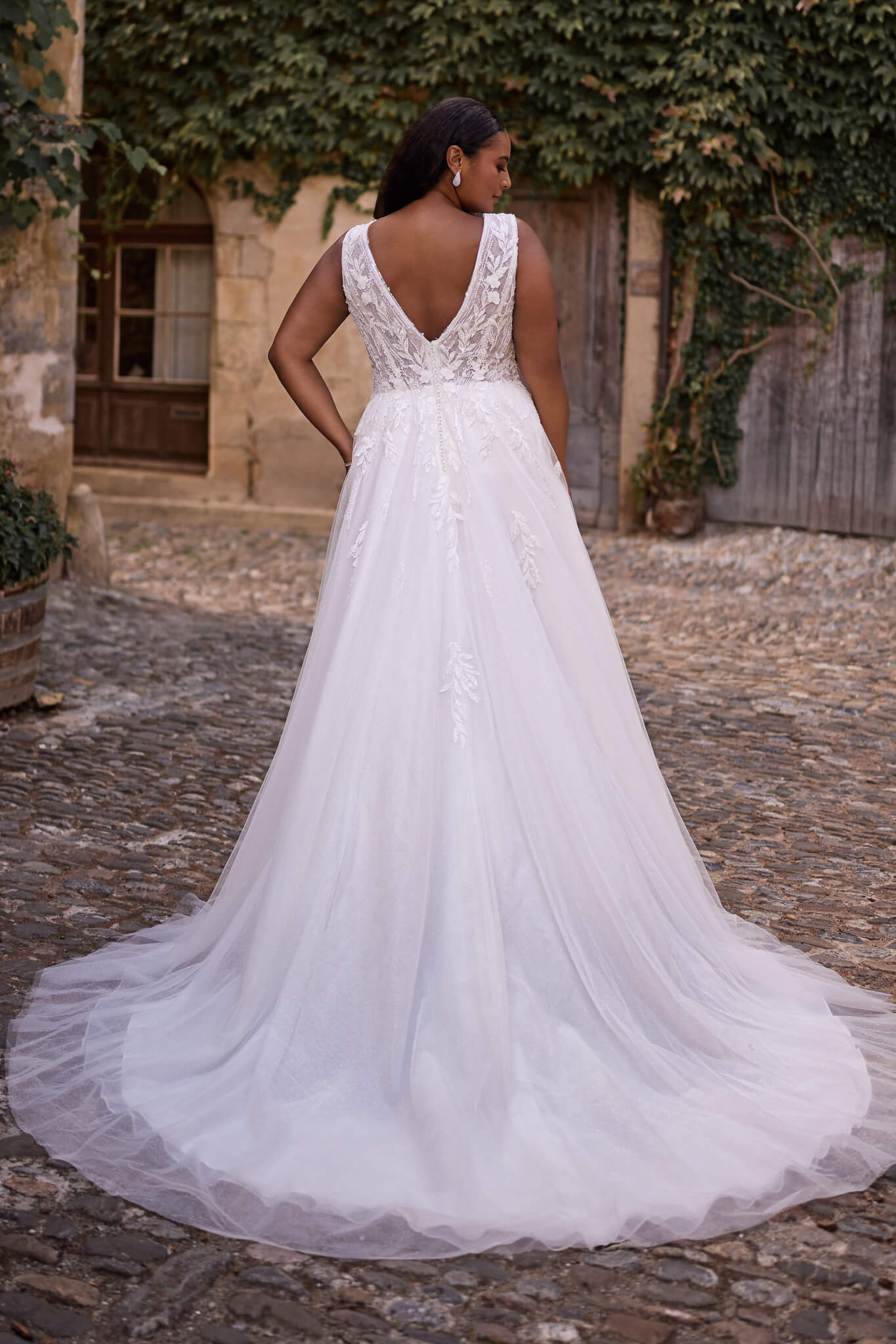 hochzeitskleid curvy tiefer ruecken schleppe bremen