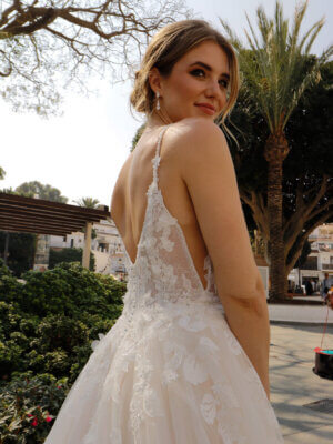 leichtes brautkleid cutouts traeger spitze stade