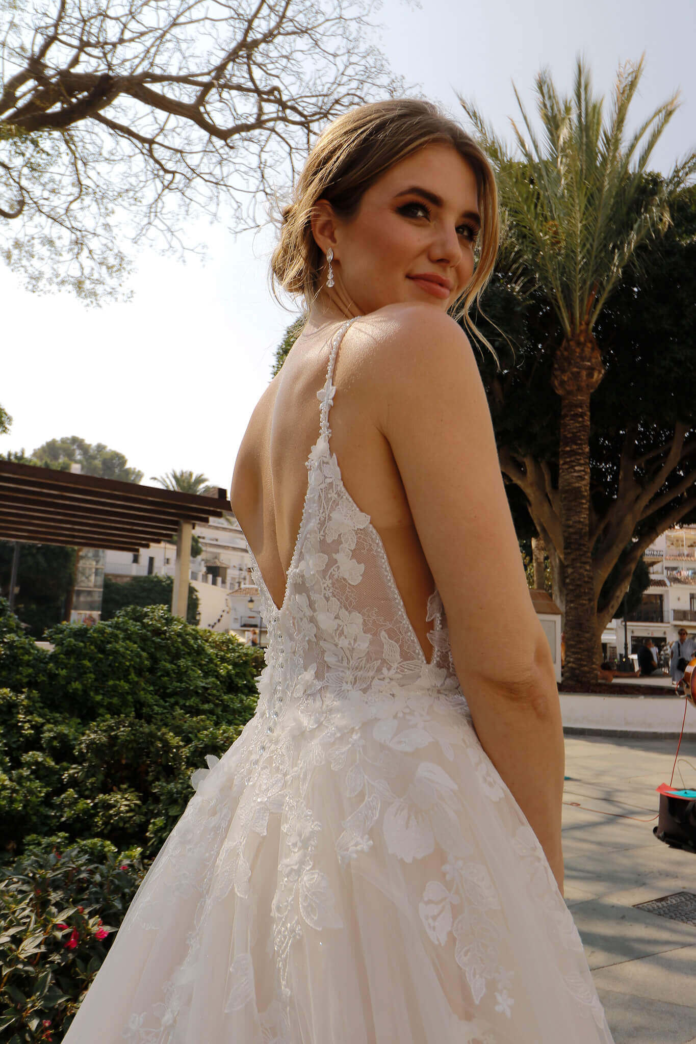 leichtes brautkleid cutouts traeger spitze stade