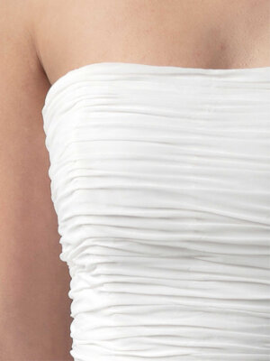 Trägerlose Braut-Corsage im edlen Stil mit feinen Raffungen und geradem Dekolleté-Ausschnitt, exklusiv erhältlich in Cuxhaven.